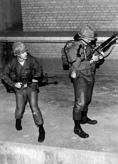 Military training of the US army in the underground of Berlin