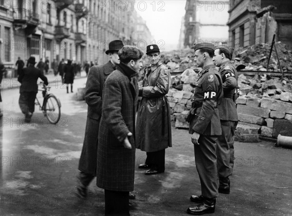 U.S. military policemen and German policemen work together