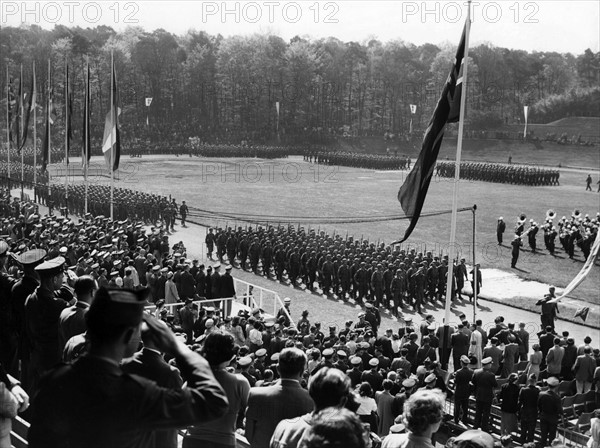 US military parade in honor of Dwight D. Eisenhowers farewell