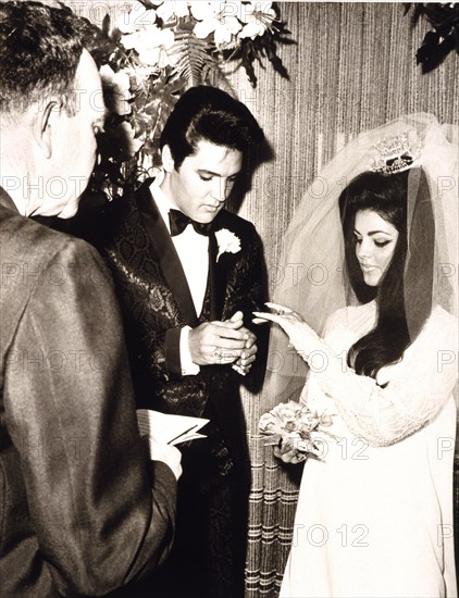 KPA73554.jpg          ELVIS PRESLEY and PRISCILLA BEAULIEU, Wedding (May 1st...