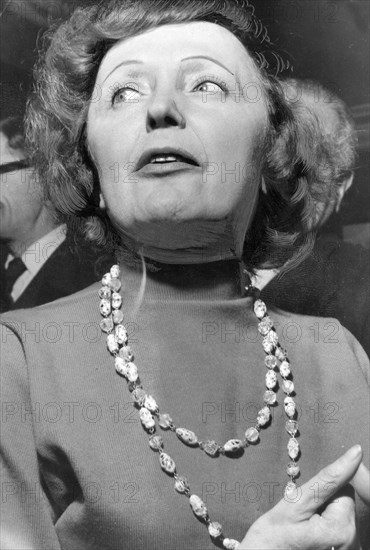 Piaf, June 1958