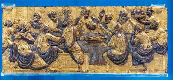 Brescia, Pinacoteca Tosio Martinengo: "Last Supper", by Master from Emilia, gilded chiselled bronze