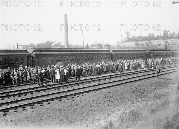 U.S. Army Soldiers Returning Home from War by Train, Washington DC, USA, Harris & Ewing, 1919