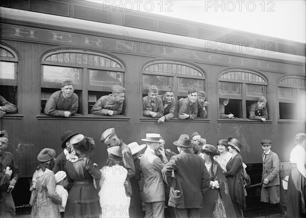 U.S. Army Soldiers on Train Returning Home from War, Washington DC, USA, Harris & Ewing, 1919