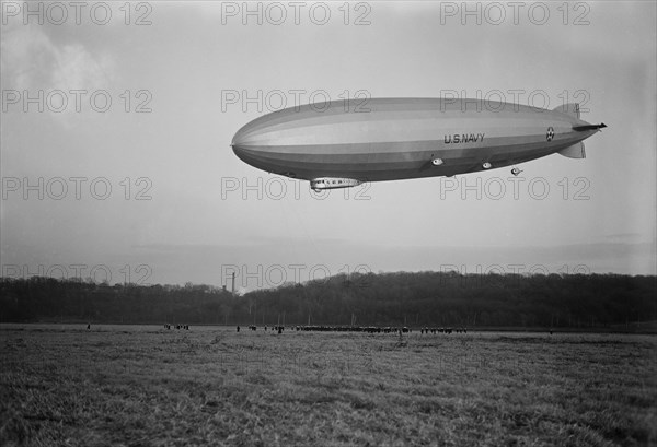 U.S. Navy Dirigible, USA, Harris & Ewing, 1923