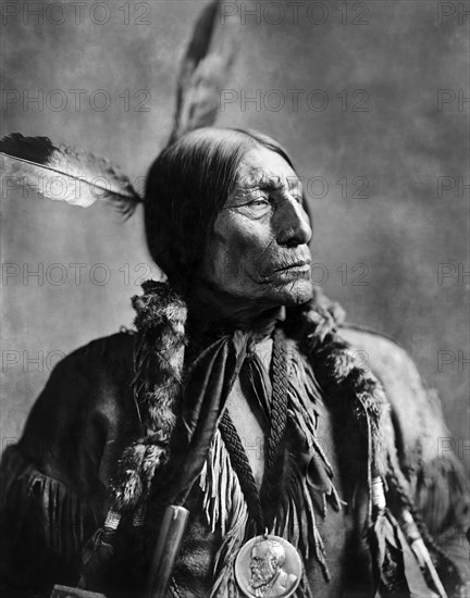 Wolf Robe, Southern Cheyenne Chief, Wearing a Benjamin Harrison Presidential Medallion, which he Received from the Federal Government in 1890 for Assisting the Cherokee Commission in Negotiations for Disposal of land, Head and Shoulders Portrait, Louisiana Purchase Exposition, St. Louis, Missouri, USA, 1904