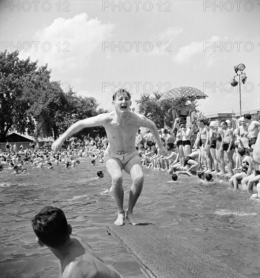 Swimmers at municipal swimming pool, Washington, D.C., USA, Marjory Collins, U.S. Office of War Information, July 1942