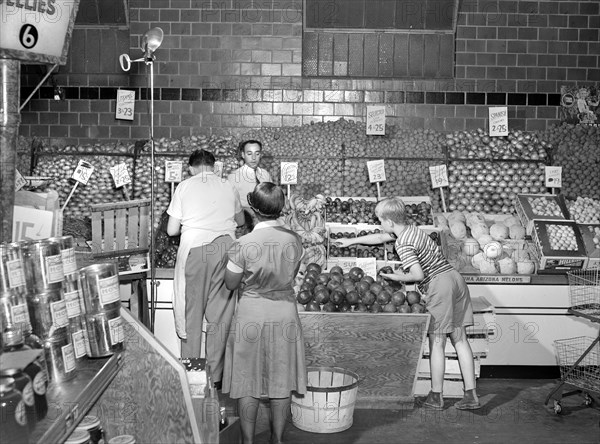 Shoppers and workers at fruit counter in supermarket, Giant Food Shopping Center, Wisconsin Avenue, Washington, D.C., USA, Marjory Collins, U.S. Office of War Information, June 1942