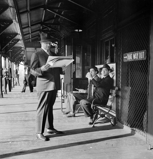 Morning commuters waiting for the Third Avenue elevated train, New York City, New York, USA, Marjory Collins, U.S. Office of War Information,