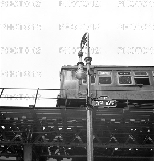 Low angle view of elevated subway train, 3rd Avenue and 17th Street, Manhattan, New York City, New York, USA, Marjory Collins, U.S. Office of War Information, September 1942