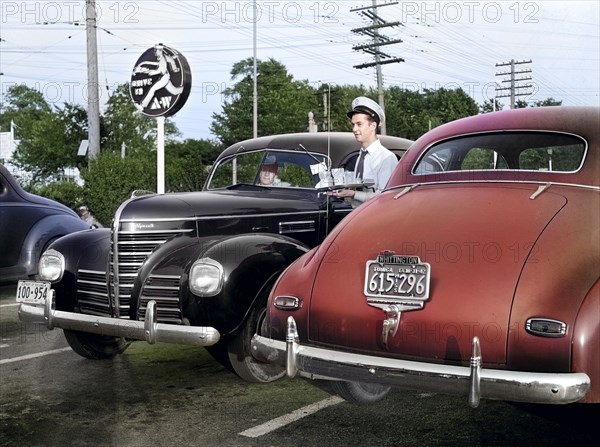 Drive-in restaurant employee serving supper to motorists at Hot Shoppe, Wisconsin Avenue, Chevy Chase, Maryland, USA, Marjory Collins, U.S. Office of War Information, June 1942