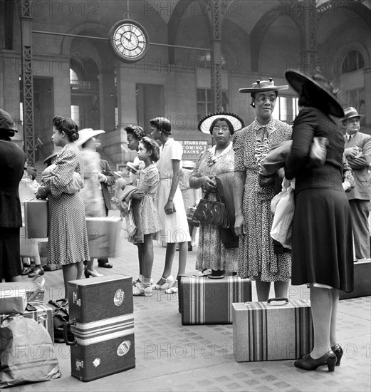 Group of women and children waiting for train, Pennsylvania Station, New York City, New York, USA, Marjory Collins, U.S. Office of War Information, August 1942