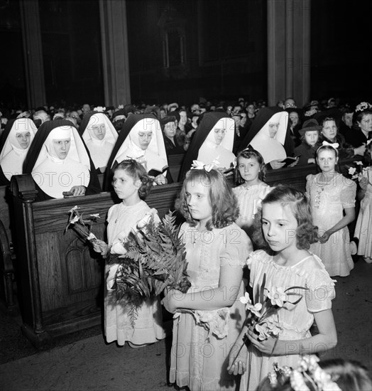 Procession and high mass at Corpus Christi church in Polish community, Buffalo, New York, USA, Marjory Collins, U.S. Office of War Information, April 1943