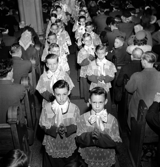 Procession and high mass at Corpus Christi church in Polish community, Buffalo, New York, USA, Marjory Collins, U.S. Office of War Information, April 1943