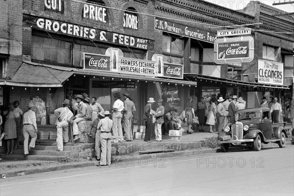 Street scene, San Augustine, Texas, USA, Russell Lee, U.S. Farm Security Administration, April 1939