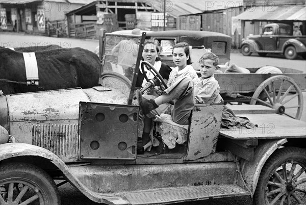 Farmer's children sitting in farm truck, Saturday afternoon, San Augustine, Texas, USA, Russell Lee, U.S. Farm Security Administration, April 1939