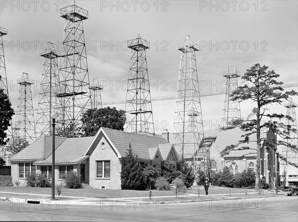 Oil derricks in residential neighborhood, Kilgore, Texas, USA, Russell Lee, U.S. Farm Security Administration, April 1939