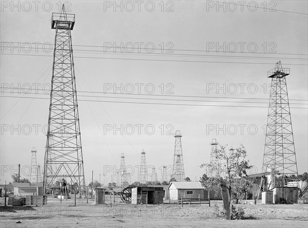 Forest of oil derricks, Kilgore, Texas, USA, Russell Lee, U.S. Farm Security Administration, April 1939