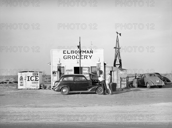 Grocery store and filling station in the high plains. Dawson County, Texas, USA, Russell Lee, U.S. Farm Security Administration, March 1940