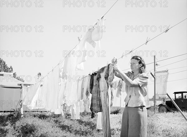 Woman hanging out wash at FSA (Farm Security Administration) migratory labor camp mobile unit, Wilder, Idaho, USA, Russell Lee, U.S. Farm Security Administration, May 1941