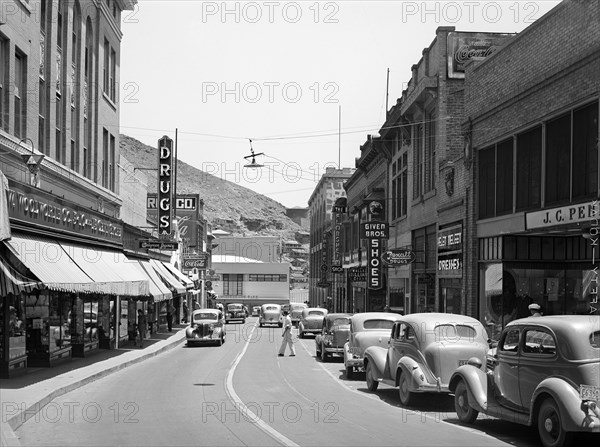 Main Street, Bisbee, Arizona, USA, Russell Lee, U.S. Farm Security Administration, May 1940