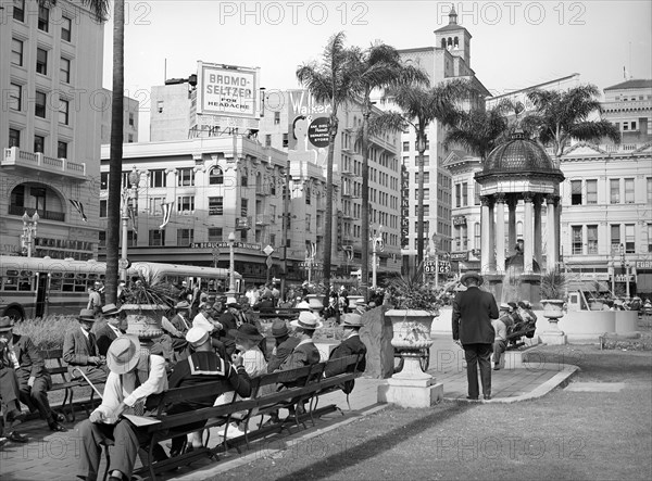 View of square, midtown, San Diego, California, USA, Russell Lee, U.S. Farm Security Administration, May 1941