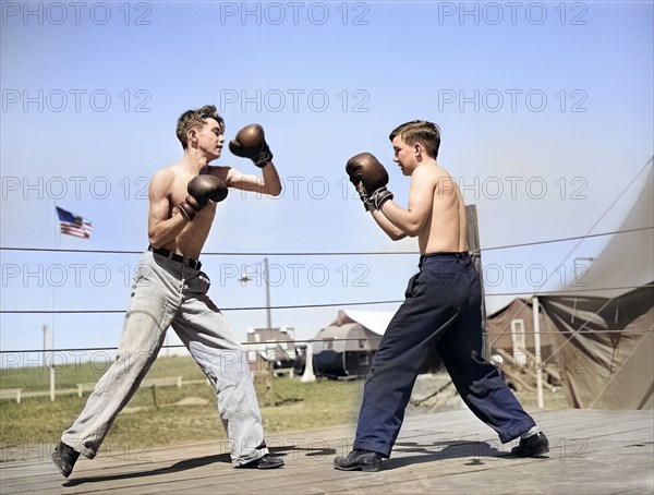 Two transient workers boxing, FSA (Farm Security Administration) migratory farm labor camp, Athena, Oregon, USA, Russell Lee, U.S. Farm Security Administration, June 1941