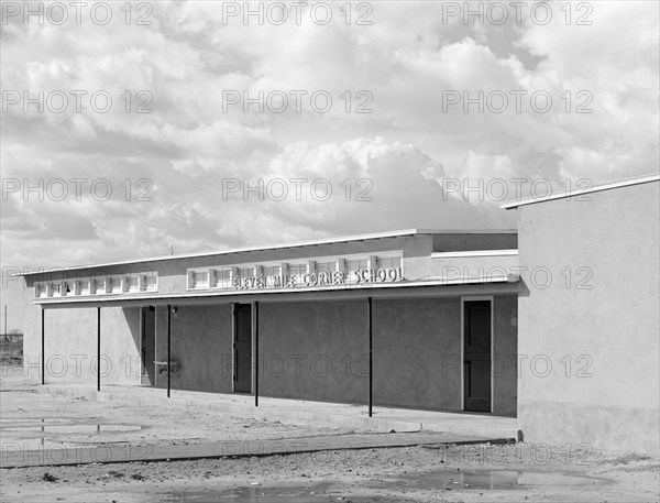 School at FSA (Farm Security Administration) farm workers' community, Eleven Mile Corner, Arizona, USA, Russell Lee, U.S. Farm Security Administration, March 1942