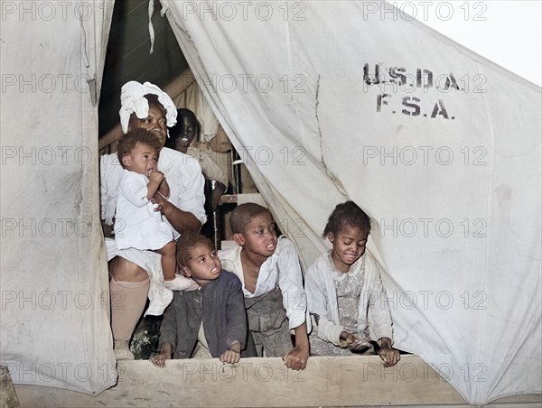 Family of farm workers who lives at FSA (Farm Security Administration) farm workers' community mobile unit, Friendly Corners, Arizona, USA, Russell Lee, U.S. Farm Security Administration, March 1942