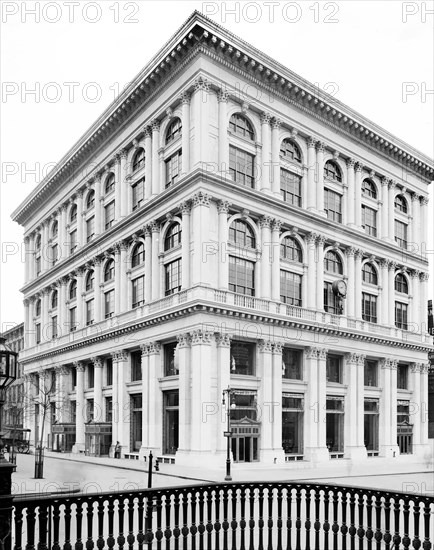 Tiffany & Co. building, exterior view, 401 Fifth Avenue at East 37th Street, New York City, New York, USA, Detroit Publishing Company, 1905