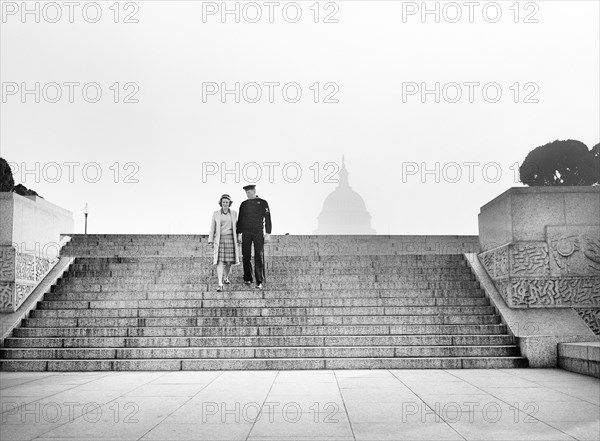 Hugh and Lynn Massman sightseeing on their first day in Washington, D.C., USA, Esther Bubley, U.S. Office of War Information, December 1943