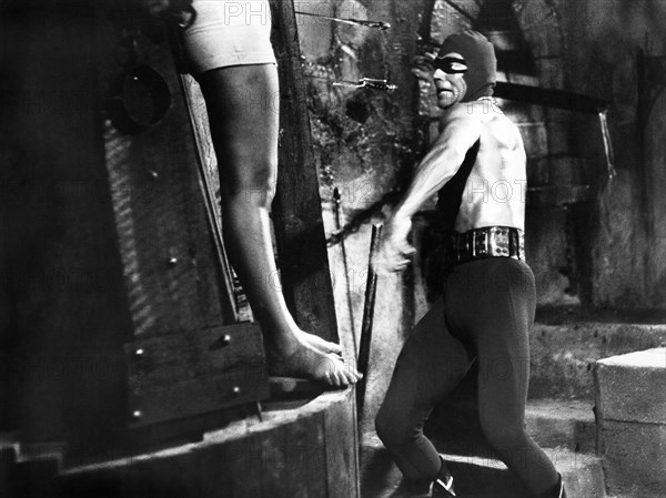 Rita Klein, Mickey Hargitay, on-set of the film, "Bloody Pit Of Horror", original title: "Il boia scarlatto", M.B.S. Cinematografica, 1965