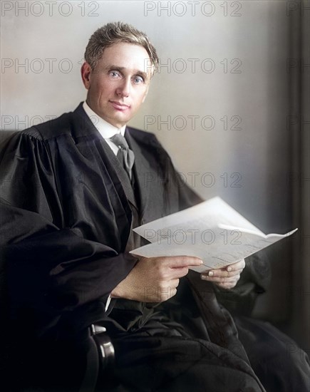 Louis D. Brandeis, Associate Justice 1916-1939, Supreme Court of the United States, seated portrait, Washington, D.C., USA, Harris & Ewing, 1920