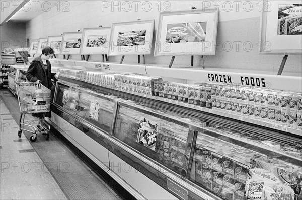 Woman shopping in supermarket, Thomas J. O'Halloran, U.S. News & World Report Magazine Photograph Collection, 1957