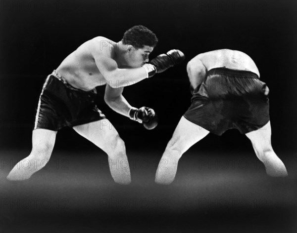 American boxer Joe Louis looking for opening during boxing match with German boxer Max Schmeling, Yankee Stadium, Bronx, New York City, New York, USA, New York World-Telegram and the Sun Newspaper Photograph Collection, June 19,1936