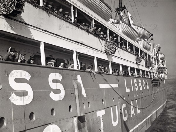 War refugees lining rails of Portuguese ship Nyassa while docked, New York City, New York, USA, New York World-Telegram and the Sun Newspaper Photograph Collection, April 25, 1941