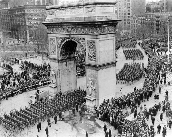 U.S. Army's 82nd Airborne Division parade, Washington Square, Greenwich Village, New York City, New York, USA, Al Ravenna, New York World-Telegram and the Sun Newspaper Photograph Collection, January 1946