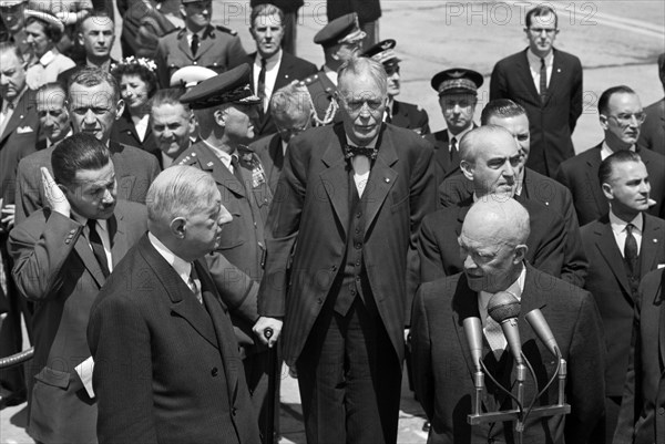 French President Charles de Gaulle (left) arriving at airport, as President Dwight D. Eisenhower speaking at microphones during his U.S. visit, Washington DC, USA, Thomas J. O'Halloran, U.S. News & World Report Magazine Photograph Collection, April 1960