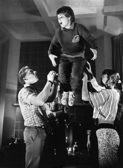 Sean Fagan, Stephen Dorff, Christa Denton, on-set of the film, "The Gate", New Century Entertainment, Vista Corporation, 1987