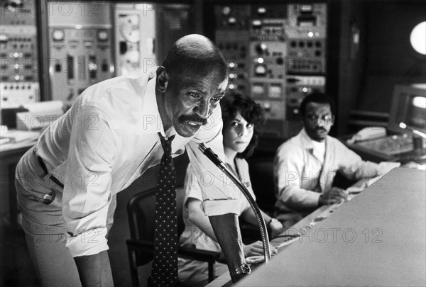 Louis Gosset, Jr., Lisa Maurer, Alonzo Ward, on-set of the film, "Jaws 3-D", Universal Pictures, 1983