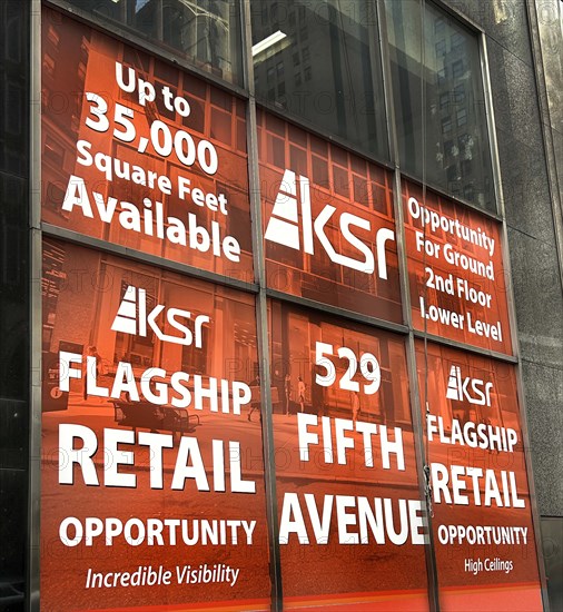 Retail space for rent sign, 529 Fifth Avenue, New York City, New York, USA