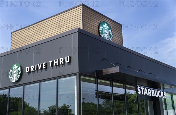 Starbucks coffee shop and Drive-Thru, building exterior, Connecticut, USA