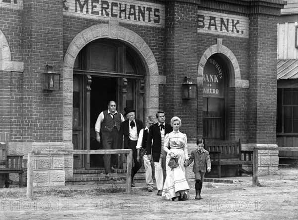 Robert Middleton, Charles Bickford, Kevin McCarthy, Joanne Woodward, Jean-Michel Michenaud, on-set of the western film, "A Big Hand For The Little Lady", Warner Bros., 1966