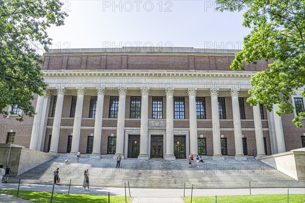 The Harry Elkins Widener Memorial Library, building exterior, Harvard Yard, Harvard University, Cambridge, Massachusetts, USA