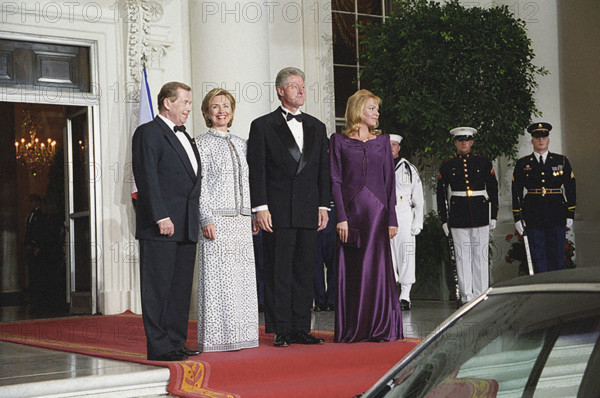 U.S. President Bill Clinton (2nd right), U.S. First Lady Hillary Rodham Clinton (2nd left), President Vaclav Havel (left), and Dagmar Havlova (right) , portrait on North Portico, White House, Washington, D.C., USA, Sharon Farmer, White House Photograph Office, September 16, 1998