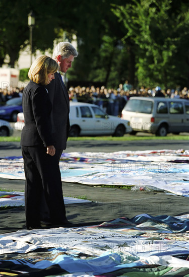 U.S. President Bill Clinton and U.S. First Lady Hillary Rodham Clinton viewing AIDS Memorial Quilt on the Mall, Washington DC, USA, Ralph Alswang, White House Photograph Office, October 15, 1996