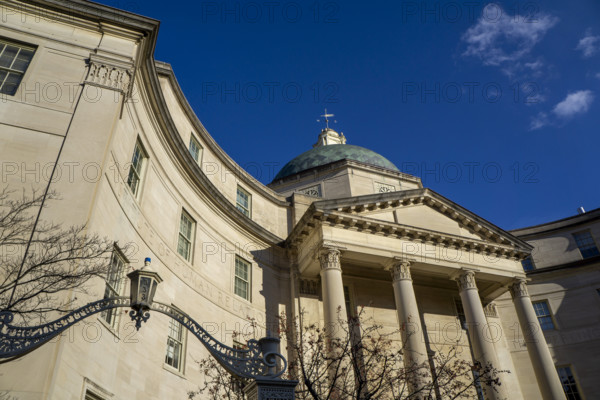 Sterling Hall of Medicine, building exterior, low angle view, Yale University School of Medicine, New Haven, Connecticut, USA