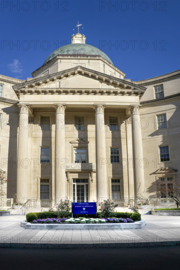 Sterling Hall of Medicine, building exterior, Yale University School of Medicine, New Haven, Connecticut, USA