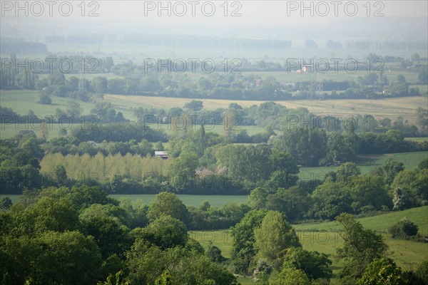 France, Basse Normandie, calvados, pays d'auge, les forges de clermont, au dessus de beuvron, autour de la chapelle de clermont, paysage, panorama, bocage,