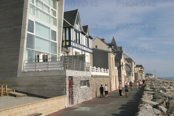 France, Basse Normandie, Manche, Cotentin, plage de Coutainville
architecture balneaire des abords de la plage, front de mer,